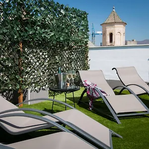 https://holidays2malaga-suites.hotelsinnerja.org