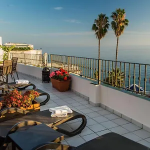 https://apartamentos-plaza-cavana-5-nerja.hotelsinnerja.org